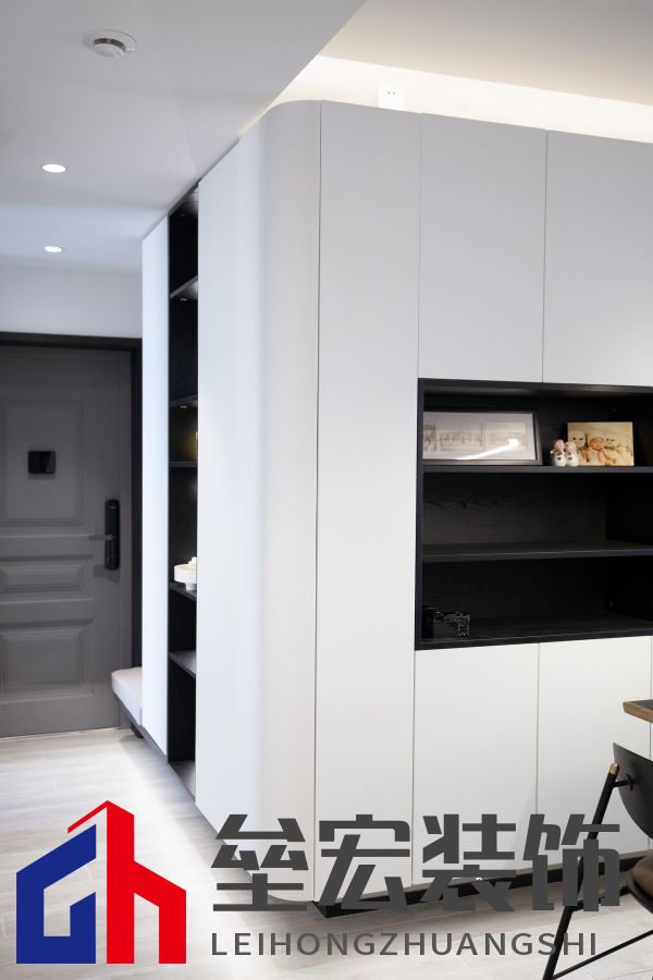 142㎡現(xiàn)代簡(jiǎn)約丨 黑白格調(diào)下的溫柔空間！