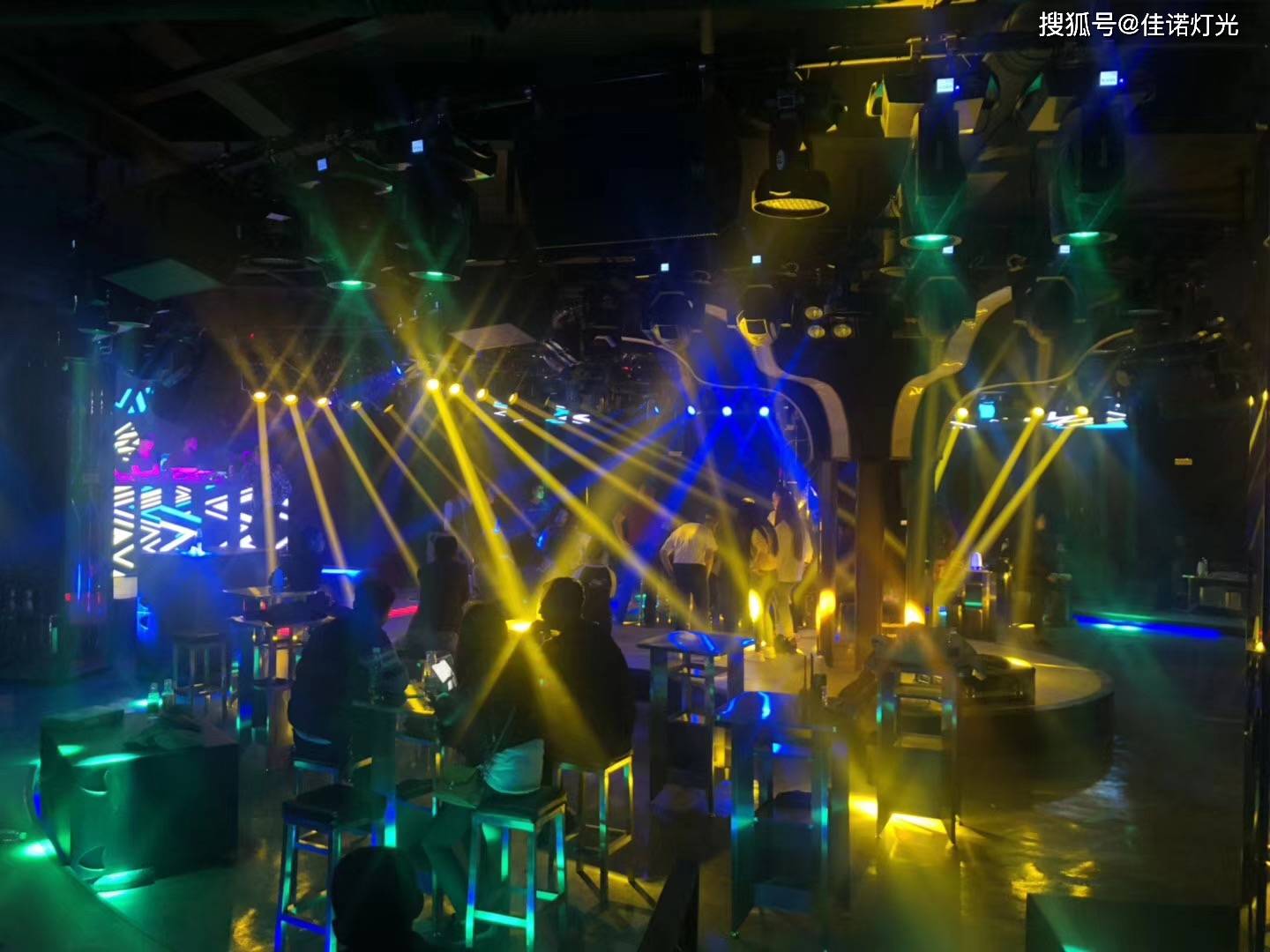 酒吧門口設(shè)計(jì)_廈門酒吧設(shè)計(jì)_qq炫舞房間酒吧設(shè)計(jì)