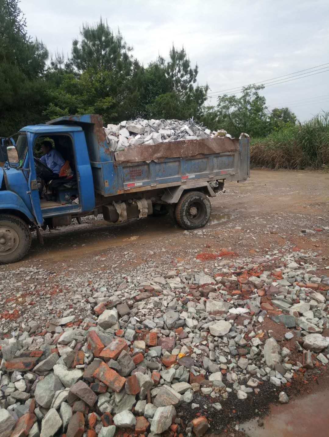 廈門(mén)裝修垃圾清運(yùn)_廈門(mén)裝修垃圾傾倒點(diǎn)_廈門(mén)傾倒裝修垃圾點(diǎn)事件