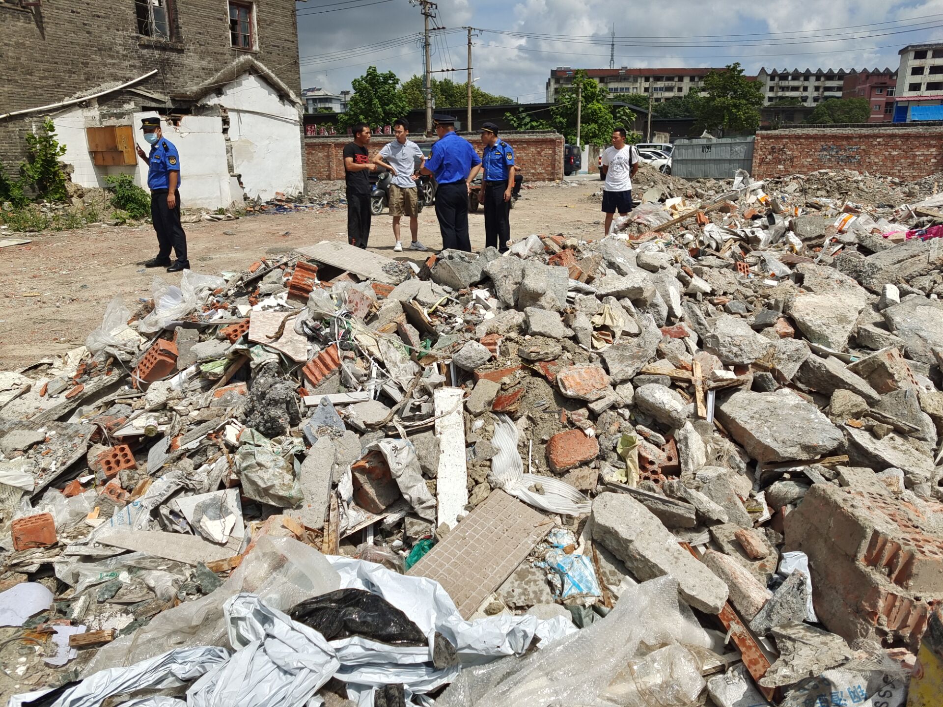 廈門(mén)傾倒裝修垃圾點(diǎn)在哪_廈門(mén)裝修垃圾傾倒點(diǎn)_廈門(mén)裝修建筑垃圾怎么處理