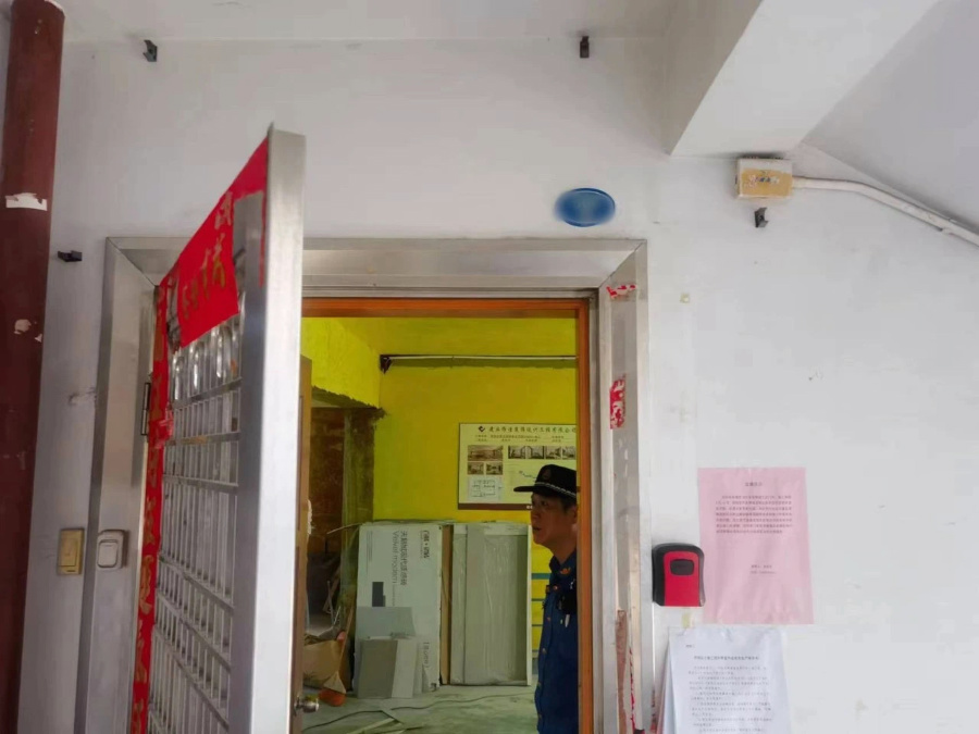 嘉蓮中隊(duì)執(zhí)法人員發(fā)現(xiàn)在禁止時(shí)段內(nèi)，存在室內(nèi)裝修擾民行為。思明城管局供圖