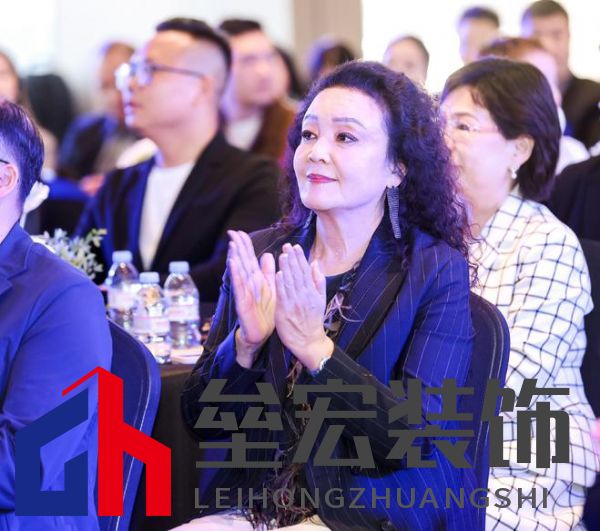 490萬奧古斯汀床墊攜手企業(yè)家張?zhí)m閃耀黃浦江，法國(guó)崔佧打造新品發(fā)布會(huì)盛宴